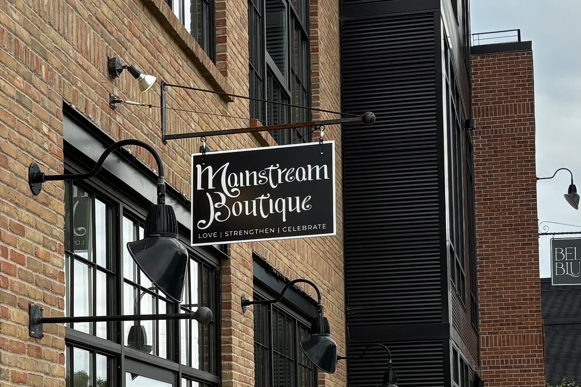 Blade sign for Mainstreet Boutique by Allegra Arden Hills